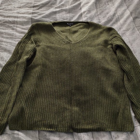 Green V-neck Sweater - Picture 6 of 10